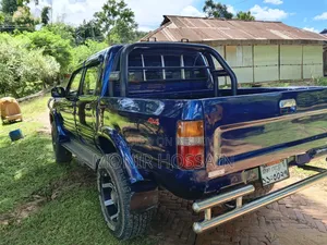 Toyota Hilux 1995 Blue