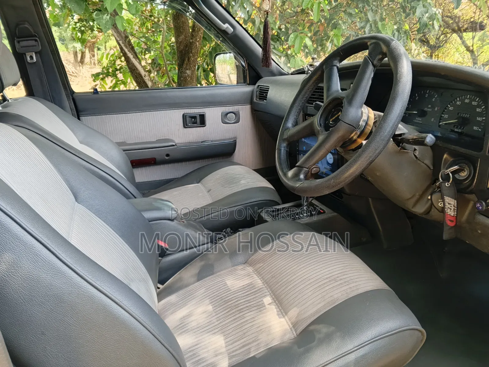 টয়োটা হিলাক্স ১৯৯৫ নীল
