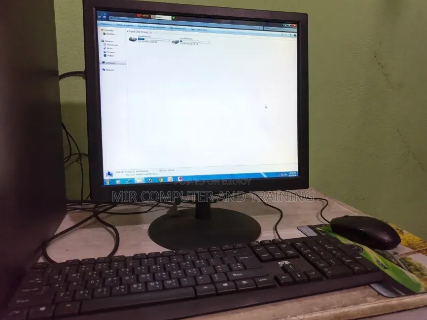 Desktop Computer 4GB Intel Core 2 Quad HDD 320GB