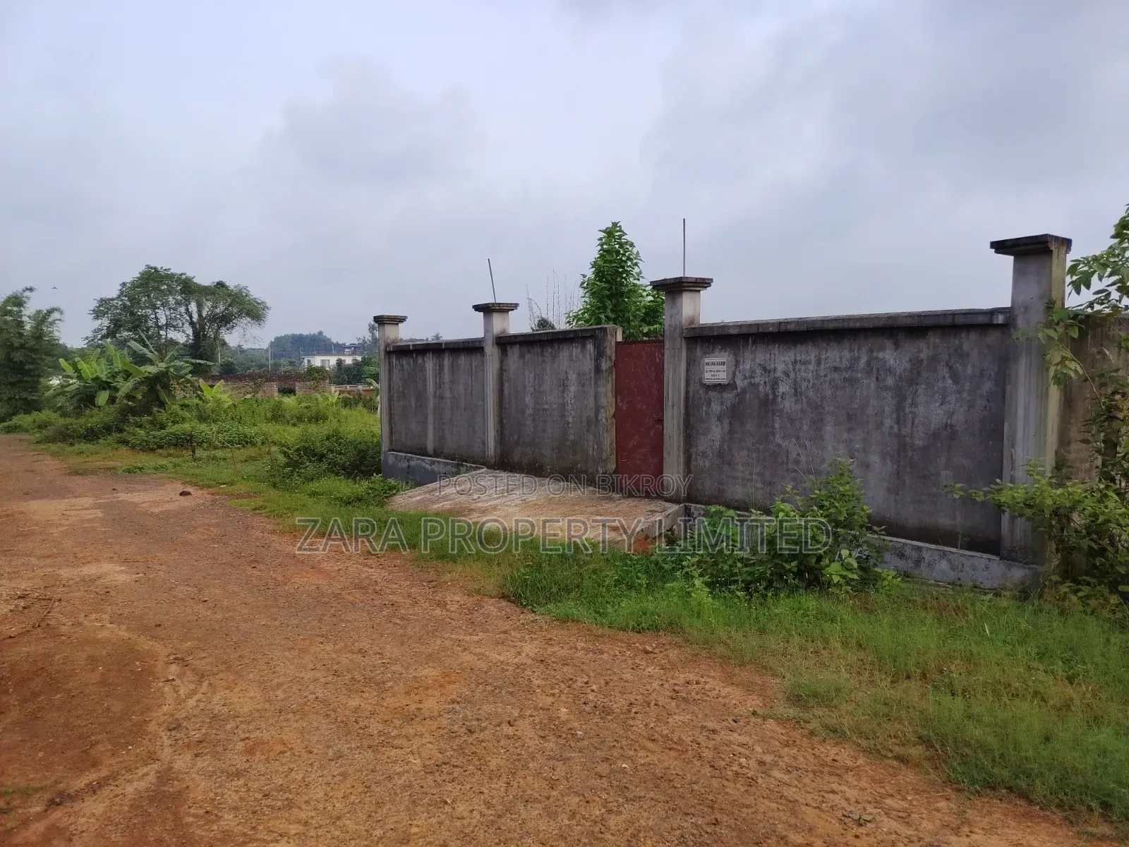 ৮ নং সেক্টরে কর্নার ৫ কাঠা দক্ষিণ মুখি
