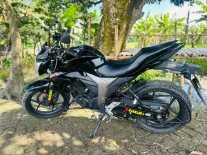 সুজুকি জিক্সার ২০২৪ কালো