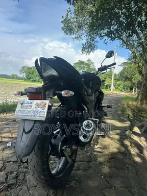 সুজুকি জিক্সার ২০২৪ কালো