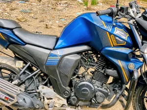 ইয়ামাহা এফজেডএস ভি২ ২০১৮ ব্লু