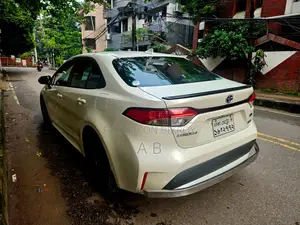 টয়োটা করোল্লা ২০২০ পার্ল