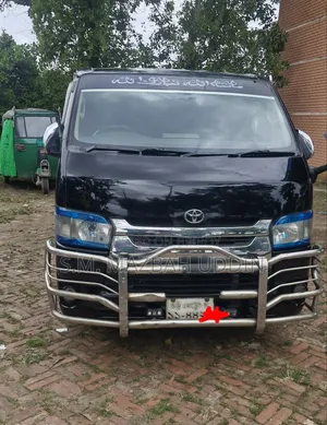 টয়োটা হাইএচ ২০০৪ কালো