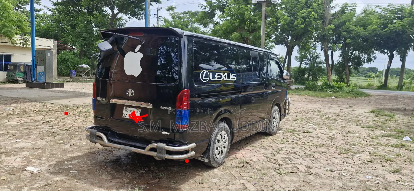Toyota HiAce 2004 Black