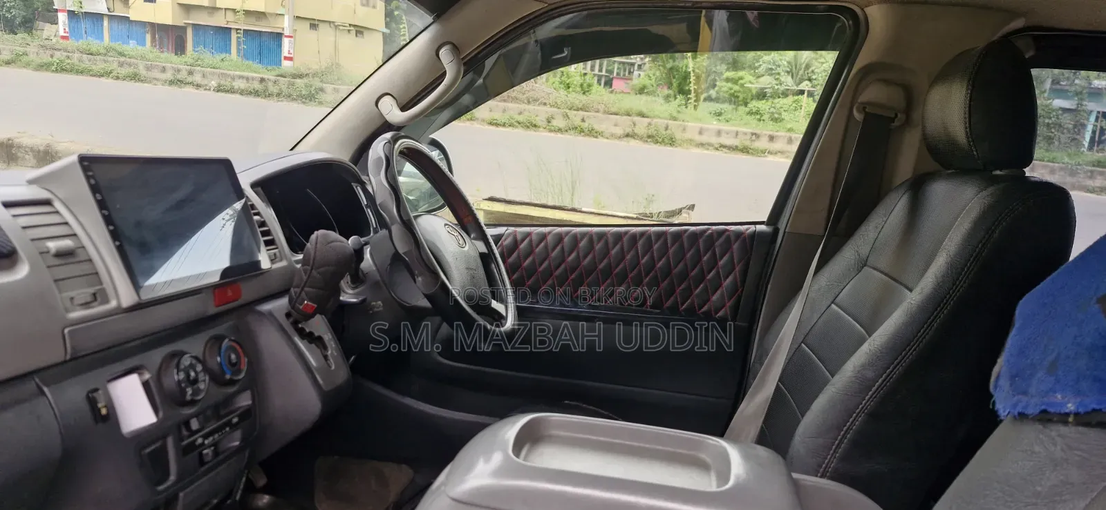 Toyota HiAce 2004 Black