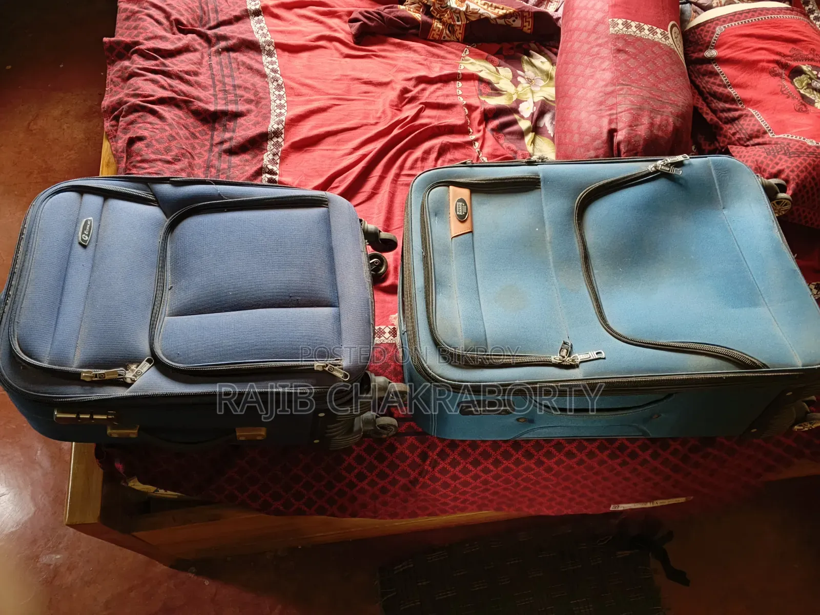 আমি ২ পিস ট্রাভেল ব্যাগ সেল করতে চাই