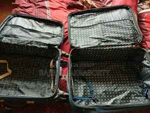 আমি ২ পিস ট্রাভেল ব্যাগ সেল করতে চাই