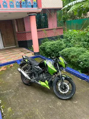 TVS Apache RTR 160 2V 2018 Green