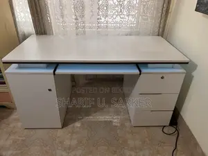 কম্পিউটার টেবিল / গেমিং ডেস্ক
