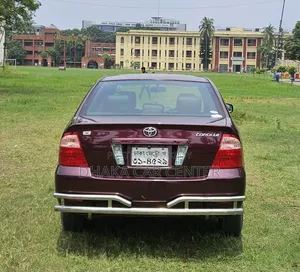 টয়োটা করোল্লা ২০০৫ মেরুন