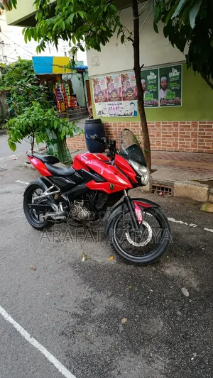 বাজাজ পালসার ১৫০ ২০১৬ লাল