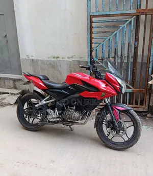 বাজাজ পালসার ১৫০ ২০১৬ লাল