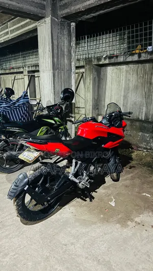 বাজাজ পালসার ১৫০ ২০১৬ লাল