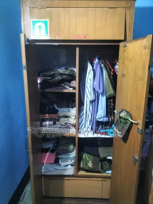 কাপড় রাখার আল‌মিরা