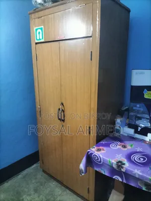 কাপড় রাখার আল‌মিরা