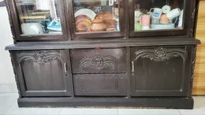 সেগুন কাঠের শোকেস