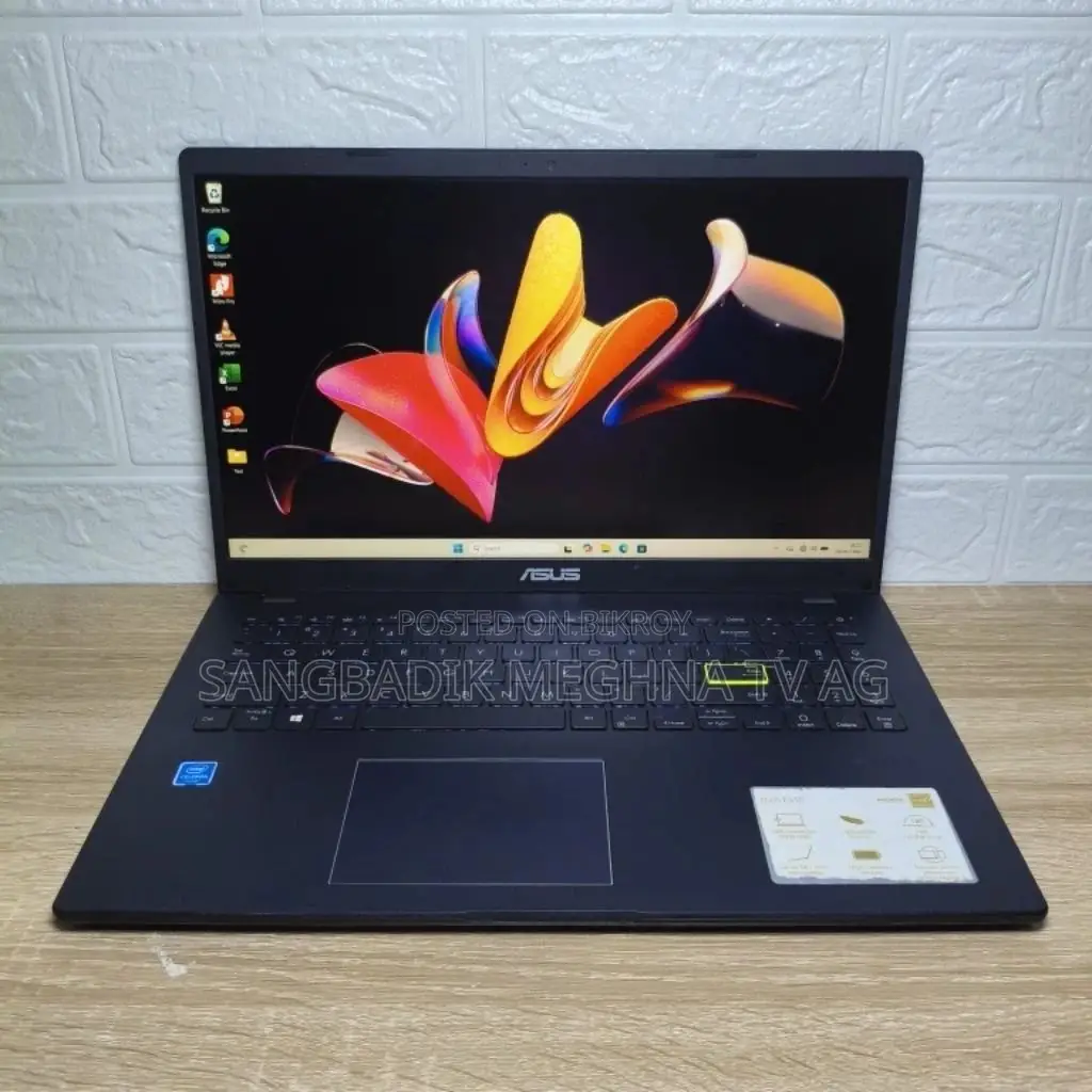 Laptop ASUS 3GB Intel SSD 256GB