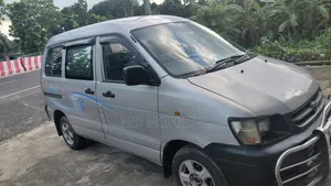টয়োটা নোয়া ২০০৪ সিলভার