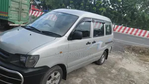 টয়োটা নোয়া ২০০৪ সিলভার