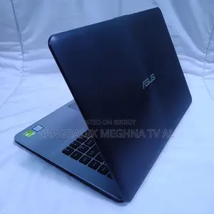 Laptop ASUS 4GB Intel SSD 500GB