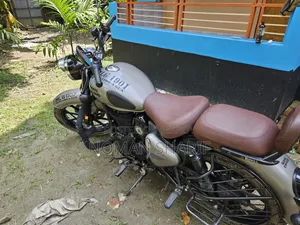 Royal Enfield Classic 350 2025 Gray