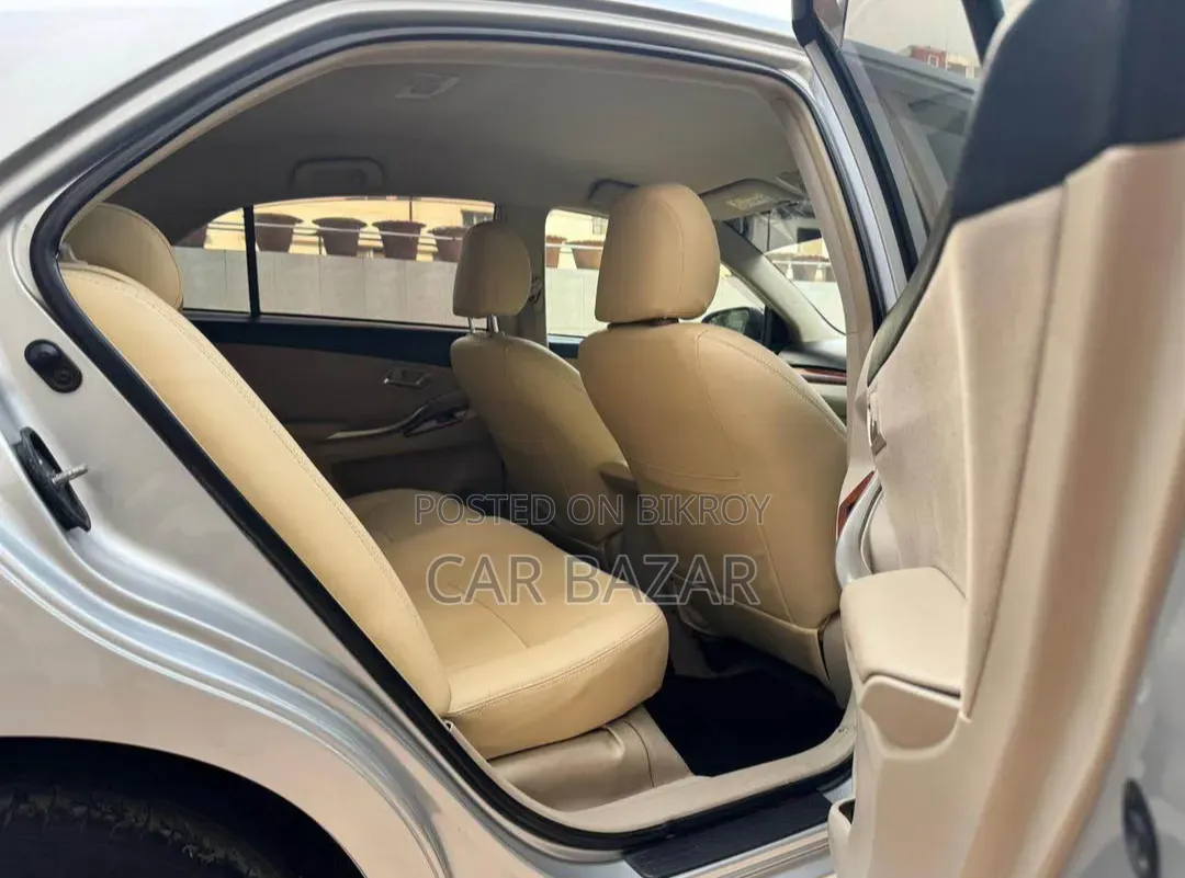Toyota Premio 1.5 Front-Wheel Drive 2013 Silver