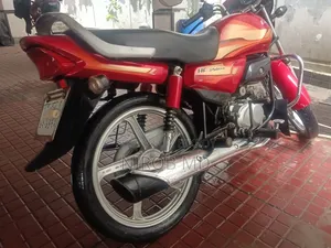 হিরো এইচএফ ডিলাক্স ২০২২ লাল