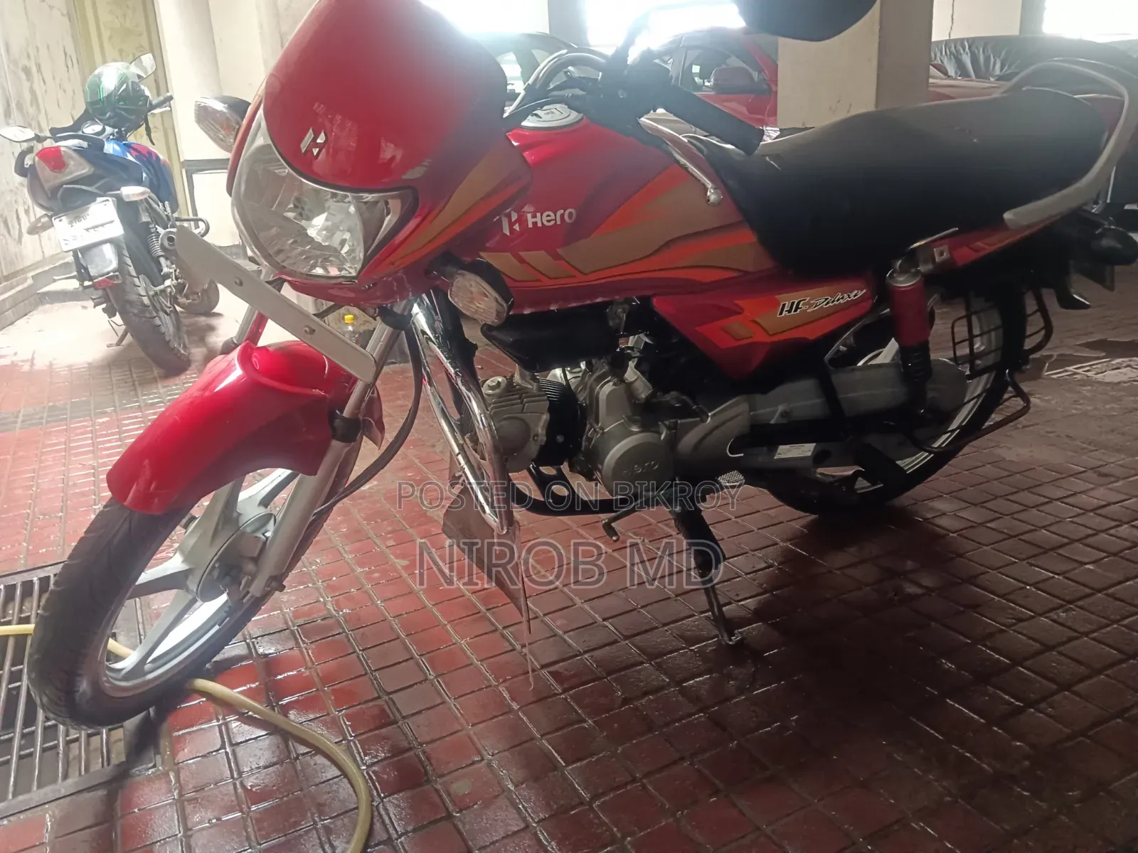 হিরো এইচএফ ডিলাক্স ২০২২ লাল