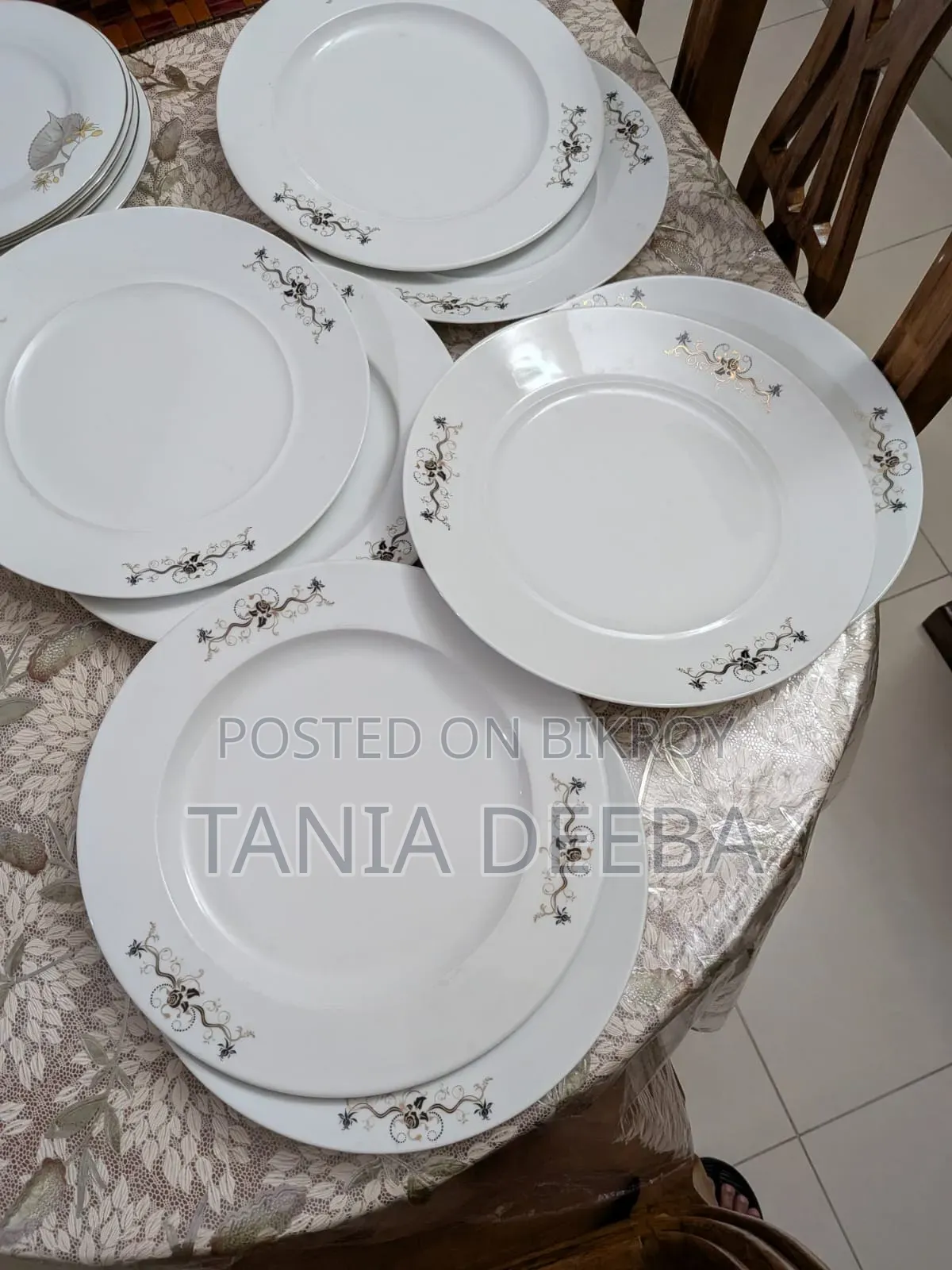 ৮ পিস থালা বিক্রি করা হচ্ছে