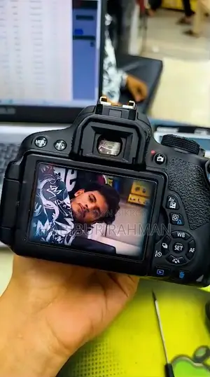ক্যানন ৭০০ডি ক্যামেরা