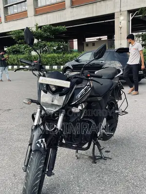 ইয়ামাহা এফজেডএস ভি২ ২০২২ কালো