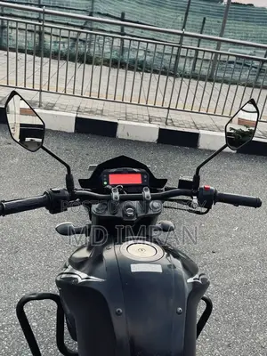 ইয়ামাহা এফজেডএস ভি২ ২০২২ কালো