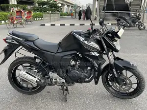 ইয়ামাহা এফজেডএস ভি২ ২০২২ কালো