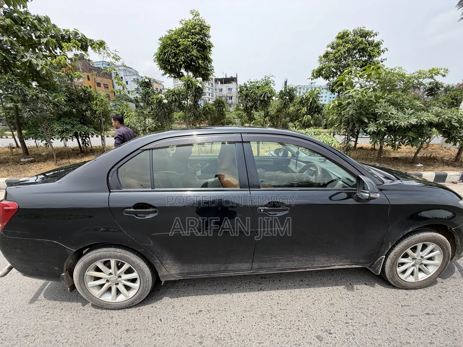 টয়োটা অ্যাক্সিও ২০১৩ ব্ল্যাক