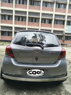 টয়োটা ভিটজ ২০১০ সিলভার