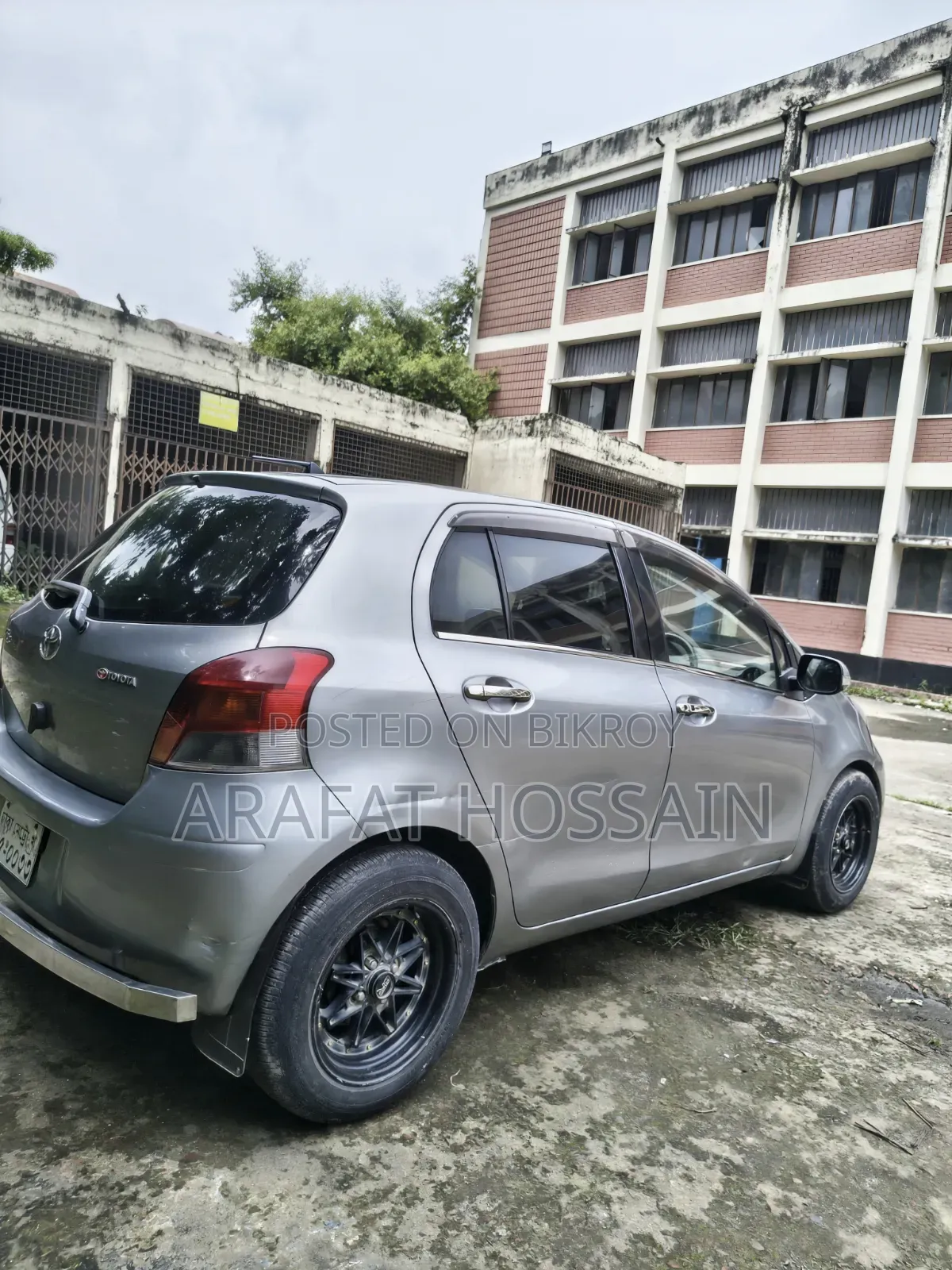 টয়োটা ভিটজ ২০১০ সিলভার