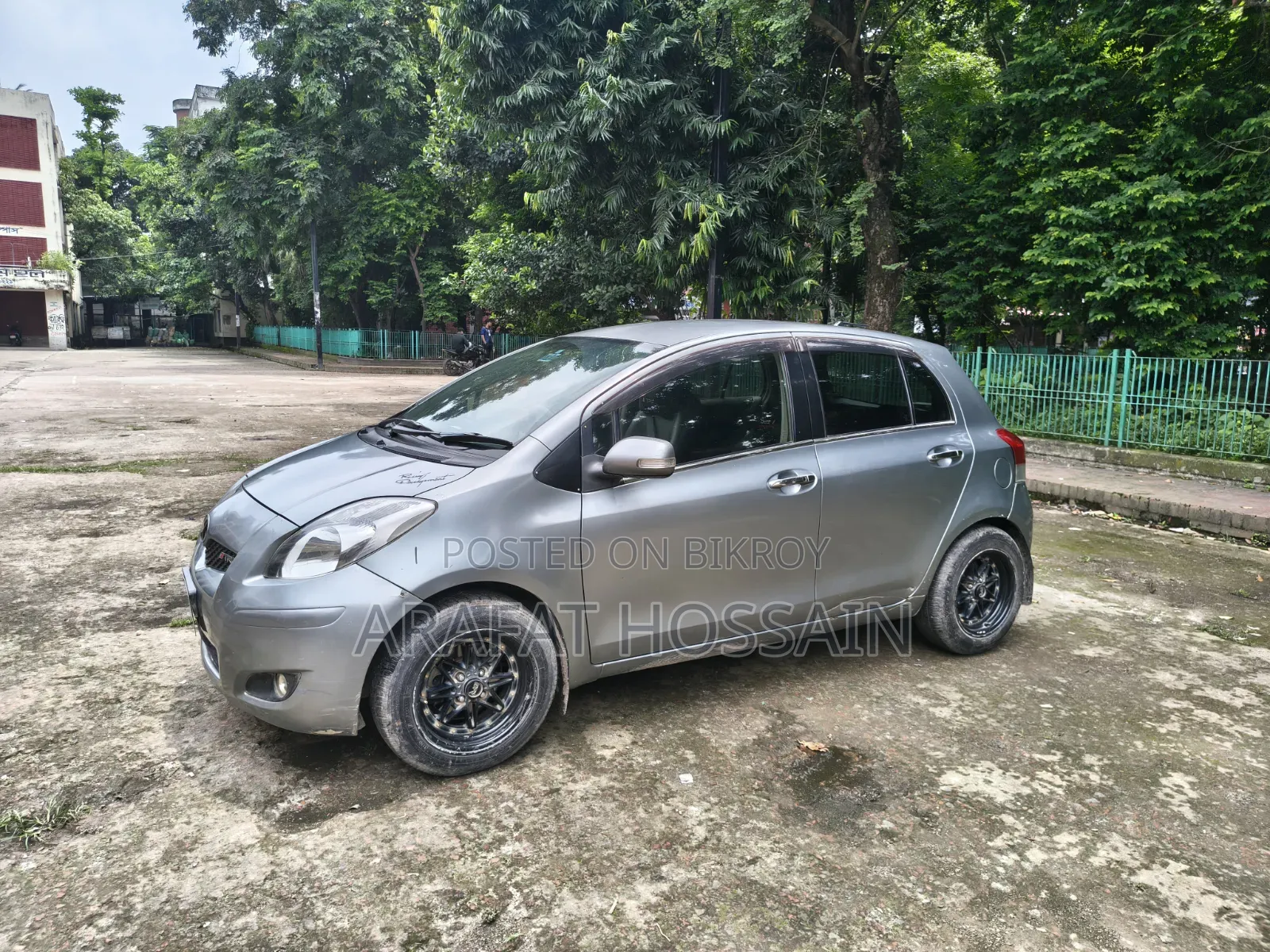 টয়োটা ভিটজ ২০১০ সিলভার