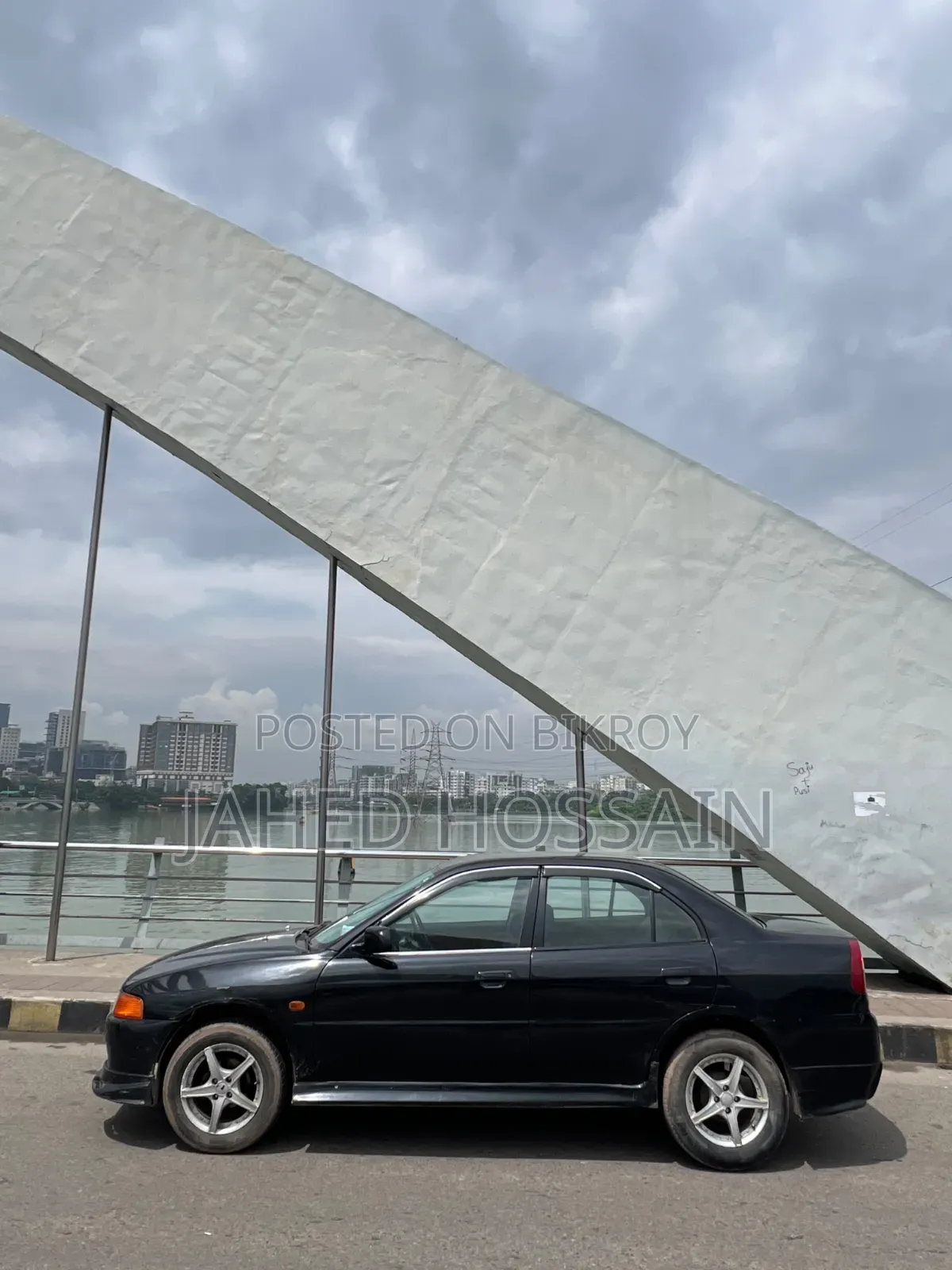 মিতসুবিশি ল্যান্সার ১৯৯৯ কালো