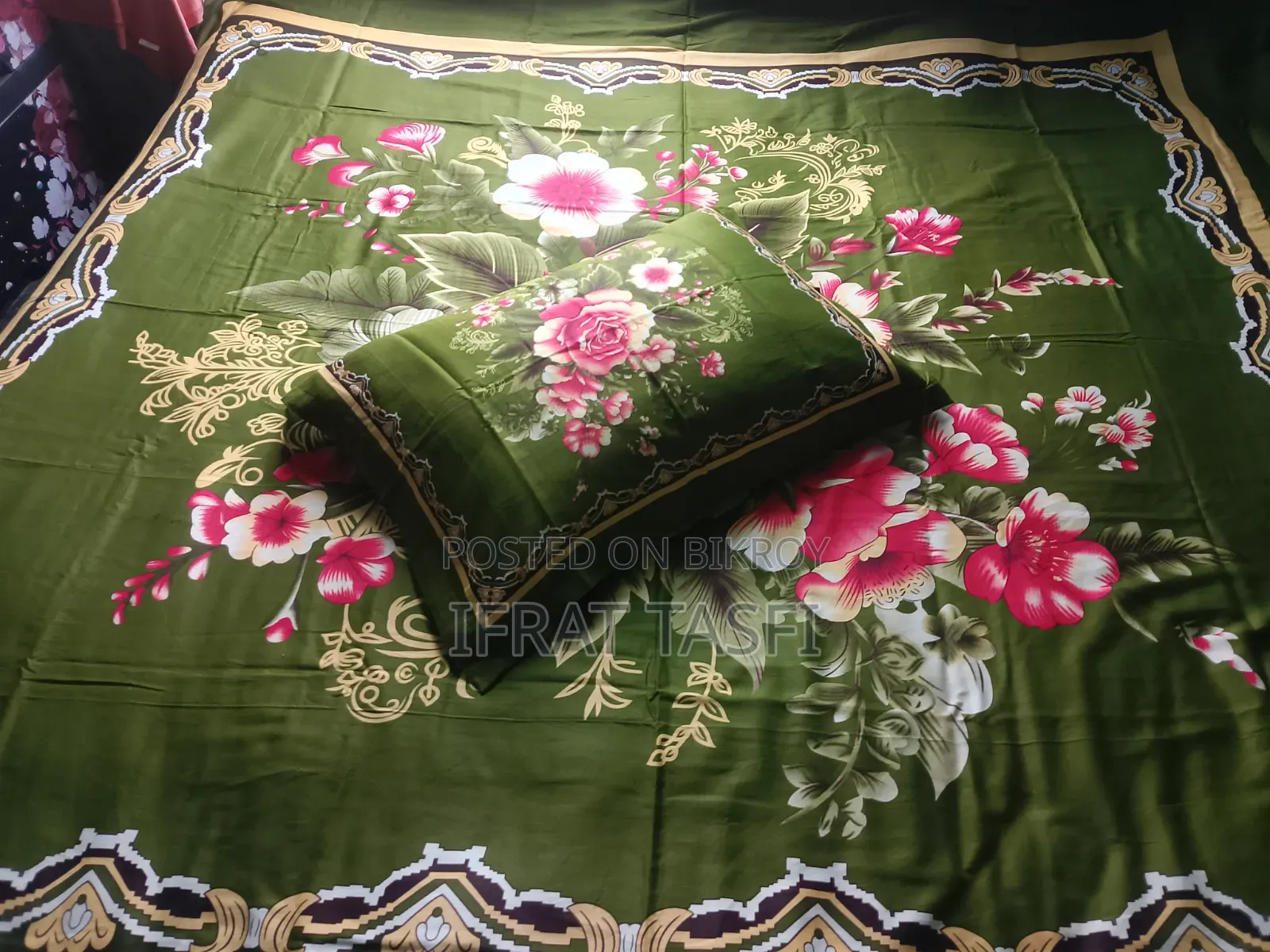 এক ফুলের পেনেল বেড শীট।