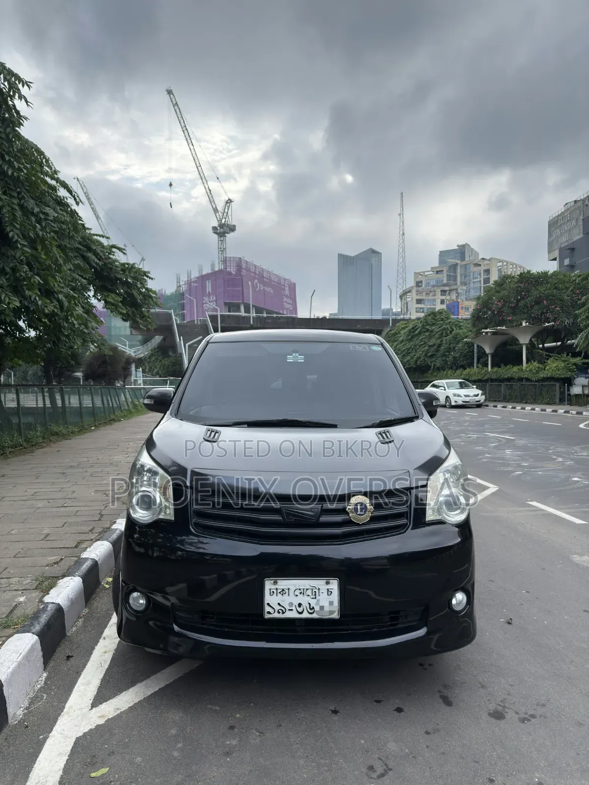 Toyota Noah 2.0 158hp FWD (7 Seater) 2012 Black