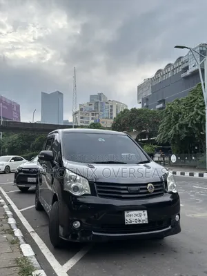 Toyota Noah 2.0 158hp FWD (7 Seater) 2012 Black