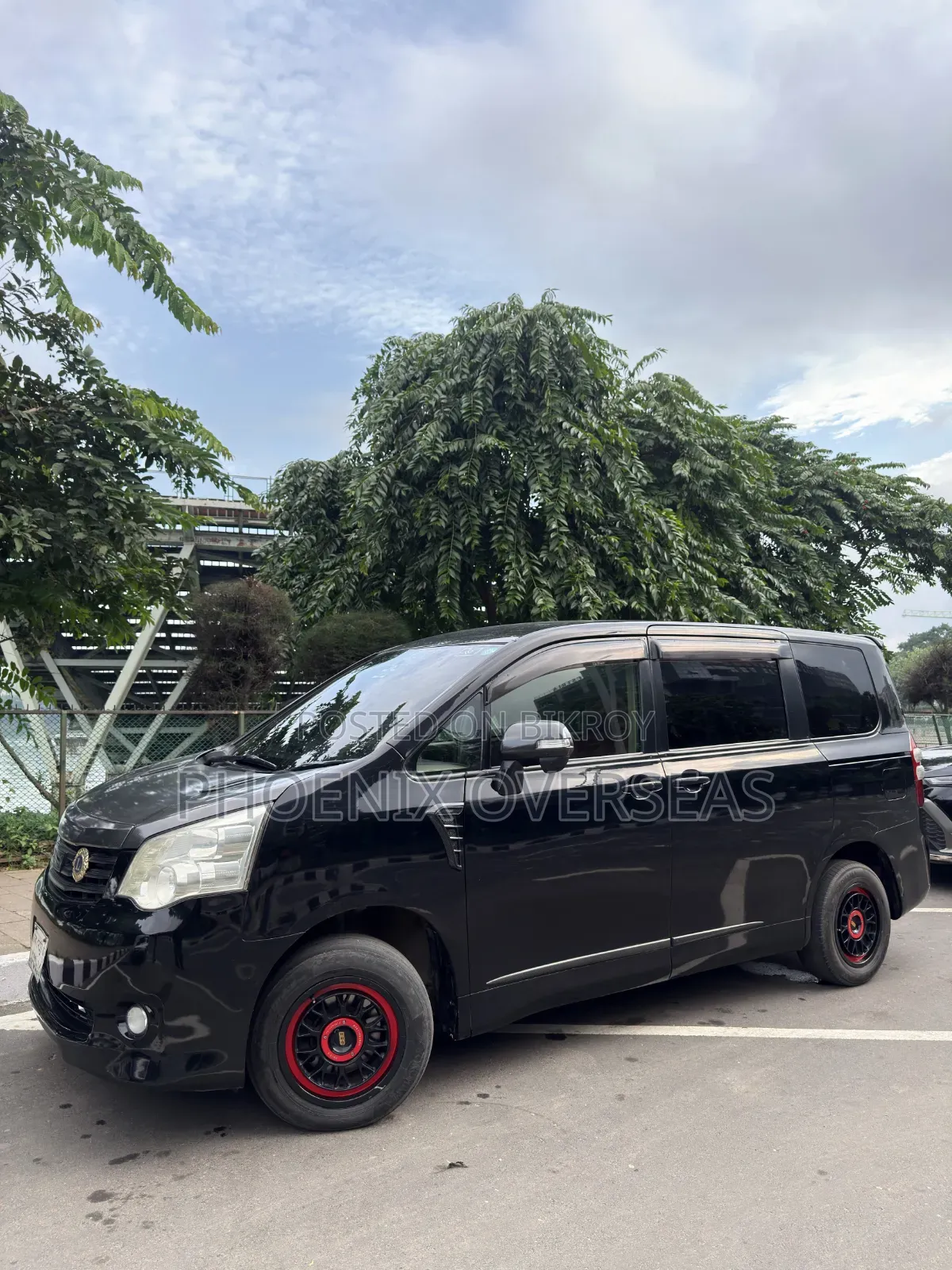 Toyota Noah 2.0 158hp FWD (7 Seater) 2012 Black