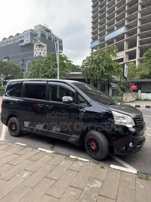 Toyota Noah 2.0 158hp FWD (7 Seater) 2012 Black