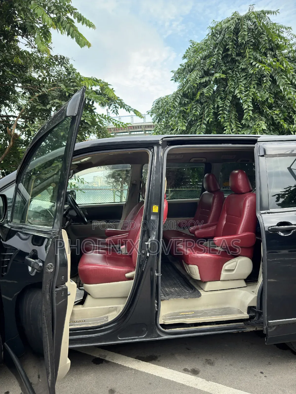 Toyota Noah 2.0 158hp FWD (7 Seater) 2012 Black