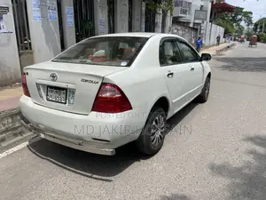 টয়োটা করোলা ২০০০ পার্ল
