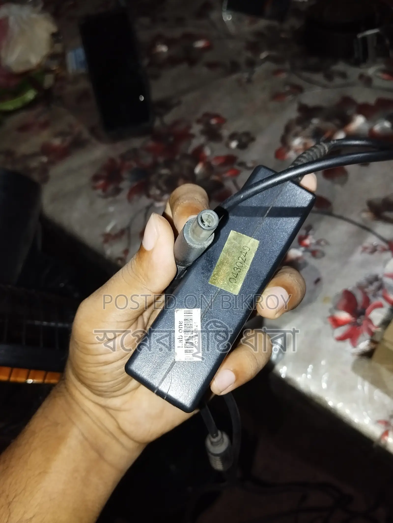 অরিজিনাল HP 65w ল্যাপটপ চার্জার বিক্রি হবে।