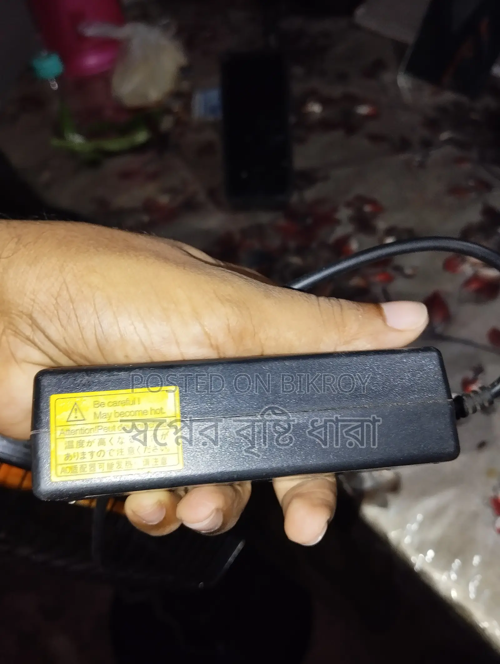 অরিজিনাল HP 65w ল্যাপটপ চার্জার বিক্রি হবে।