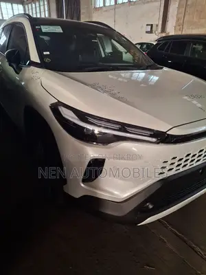 New Toyota Corolla Cross 2025 Pearl